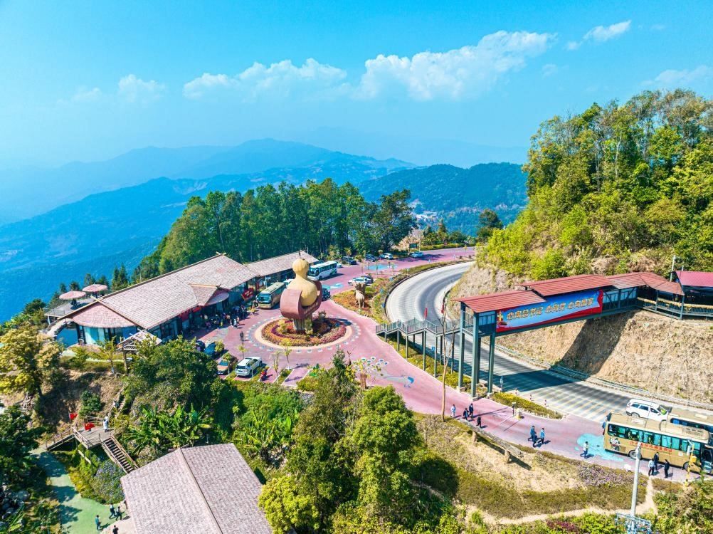 這是位于班洪鄉(xiāng)班洪村下班壩自然村的葫蘆王地AAAA級景區(qū)游客服務(wù)中心。（滄源縣融媒體中心供圖）