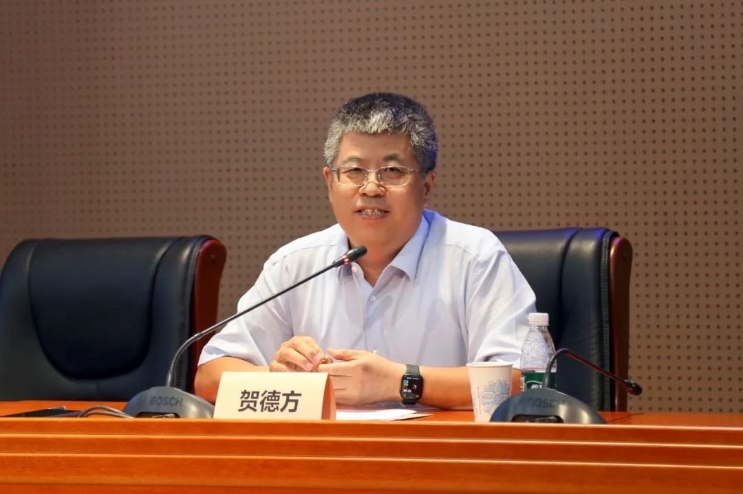 國務院參事、科技部原副秘書長、中國科技評估與成果管理研究會理事長賀德方致辭。主辦方供圖