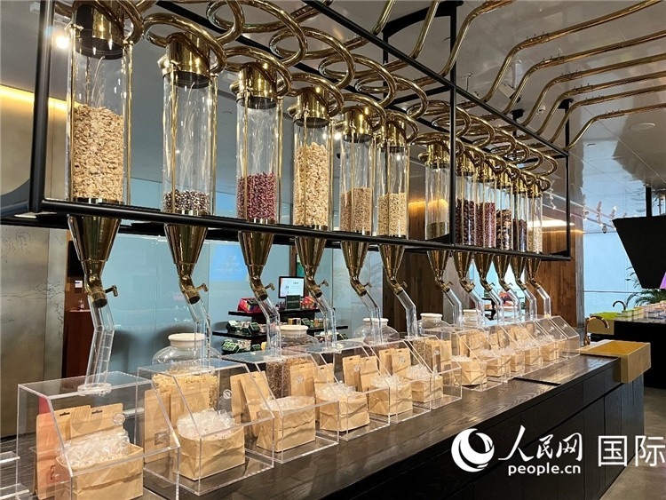 3.展示區(qū)展示的24節(jié)氣養(yǎng)生茶。（人民網(wǎng)記者陳思 攝）