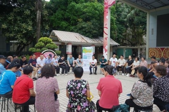  南寧市青秀區(qū)新竹社區(qū)召開“竹聲傾談”民情懇談會。（李抒蓉 攝）