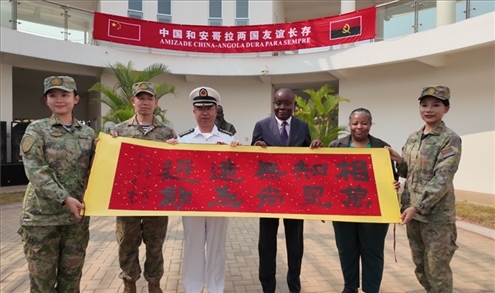 向內(nèi)圖大學(xué)贈送書法作品。內(nèi)圖大學(xué)孔子學(xué)院供圖