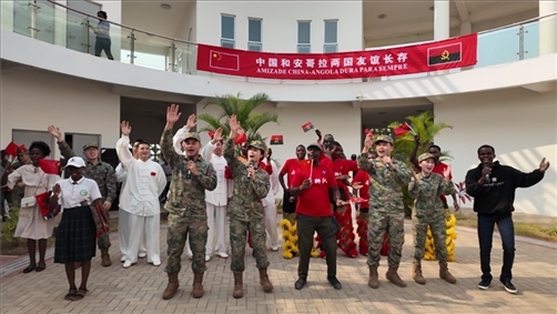 中安合唱歌曲《相親相愛》。內(nèi)圖大學(xué)孔子學(xué)院供圖