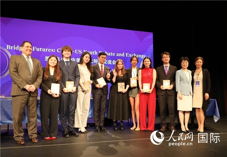 3、當(dāng)天還舉行了以“中美青年未來說”為主題的中美“Z世代”辯論交流會。 人民網(wǎng)記者 李志偉攝