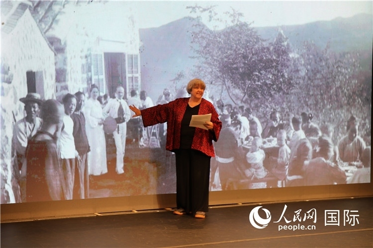 2、美國“鼓嶺之友”代表穆言靈講述友好故事。 人民網(wǎng)記者 李志偉攝