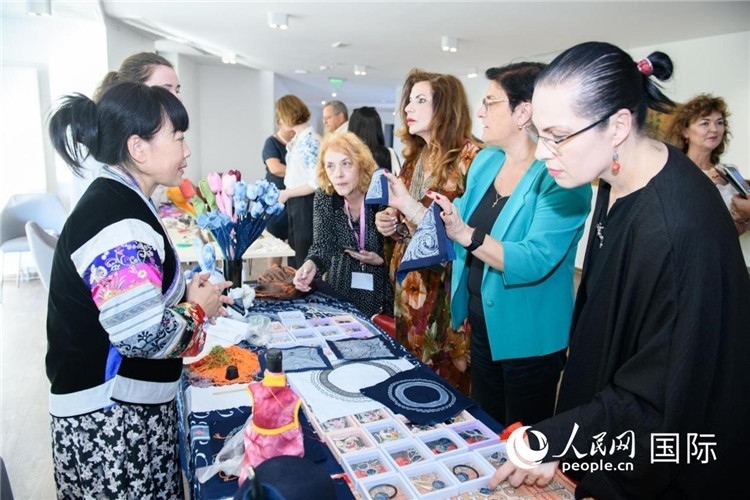 蠟染展示。傅永山攝