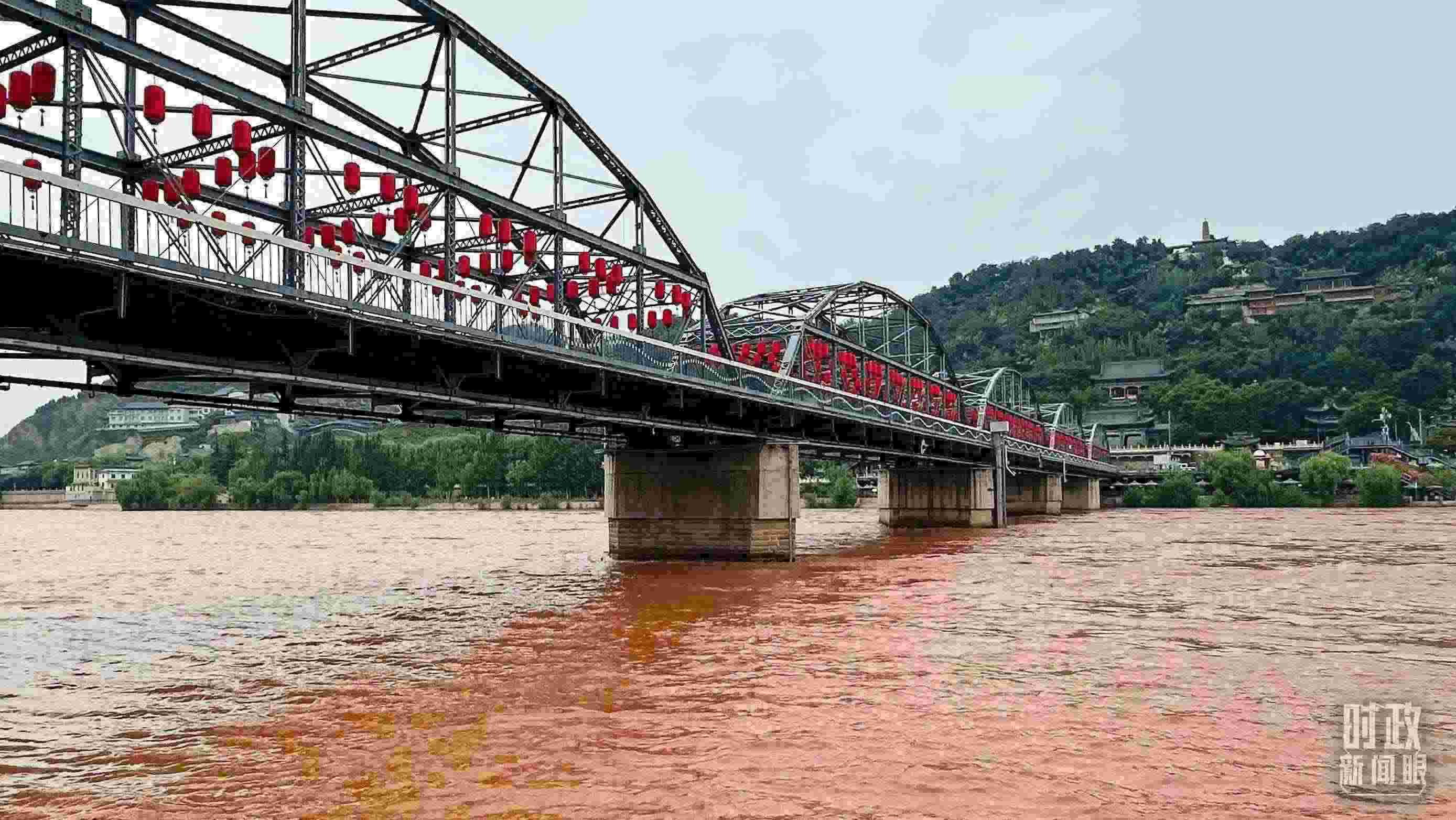 △黃河蘭州中山橋段。（總臺(tái)央視記者范一鳴拍攝）