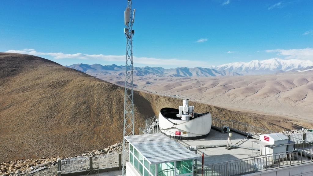 正在運(yùn)行的塔縣星地激光通信地面站。（中國科學(xué)院空天信息創(chuàng)新研究院供圖）