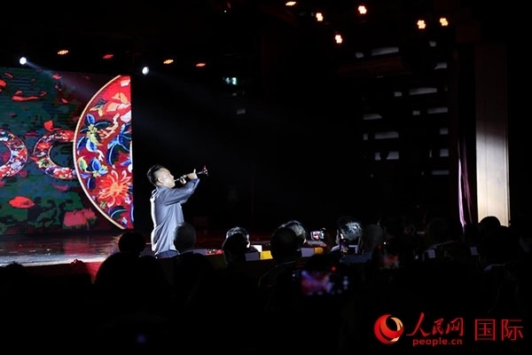 演出現(xiàn)場(chǎng)，演員帶來(lái)嗩吶獨(dú)奏《看秧歌》。人民網(wǎng)記者 楊一攝