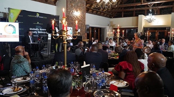 吳大使回答記者提問。人民網 劉暢攝