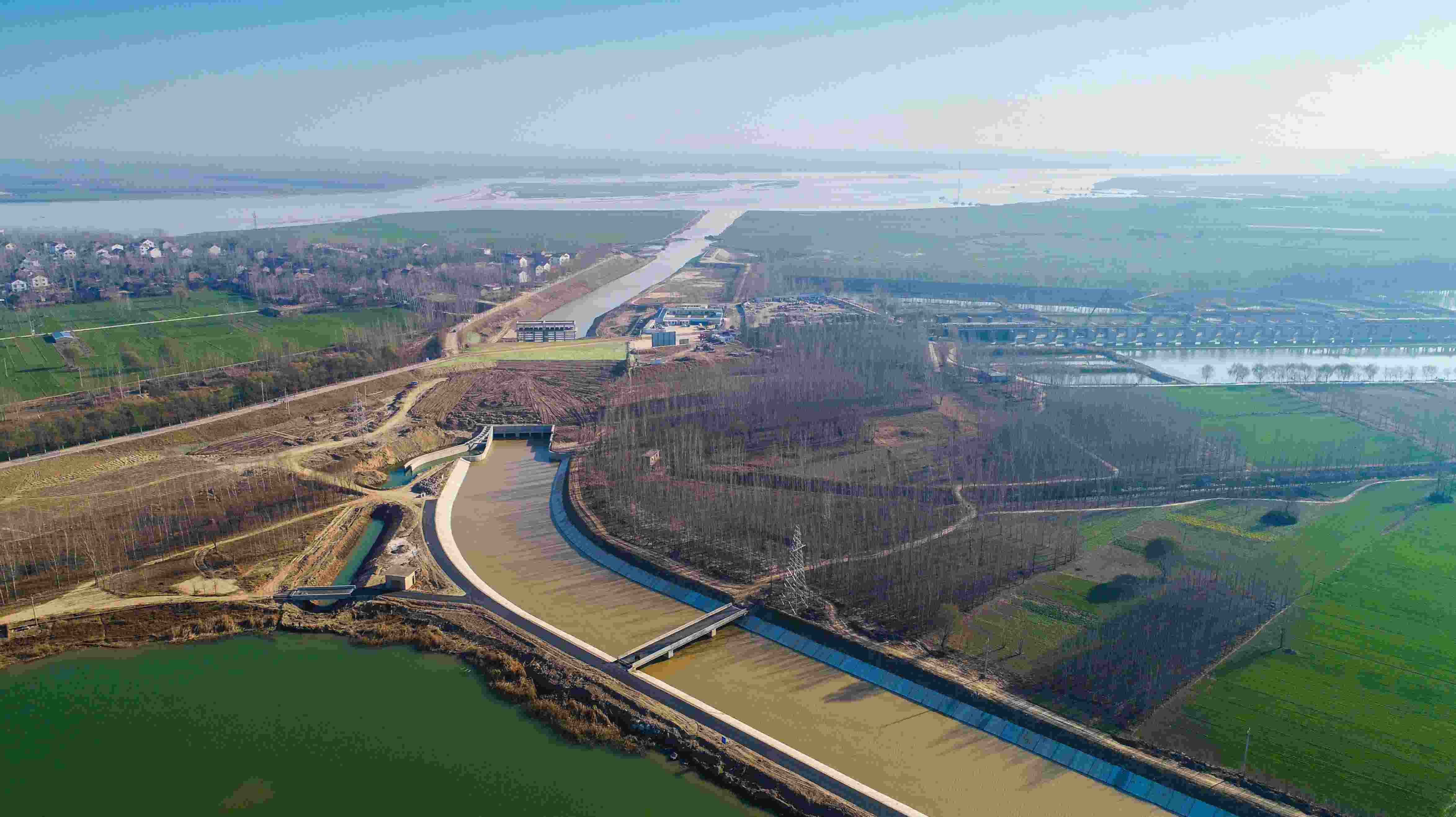 實施引黃入冀調(diào)水，助力華北地下水超采綜合治理和白洋淀生態(tài)環(huán)境修復(fù)。水利部水資源局供圖