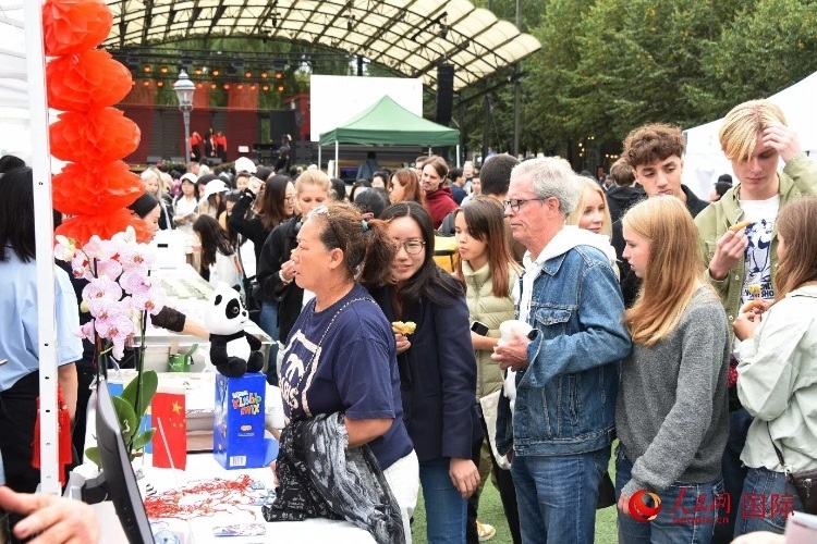 斯德哥爾摩中秋游園會。人民網(wǎng)記者 殷淼