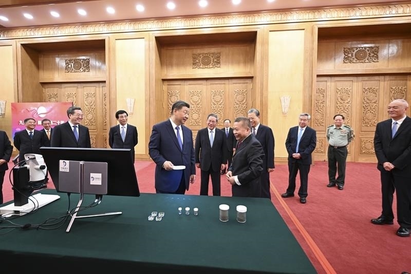 △2024年9月23日，習(xí)近平總書記等參觀月球樣品和探月工程成果展覽。