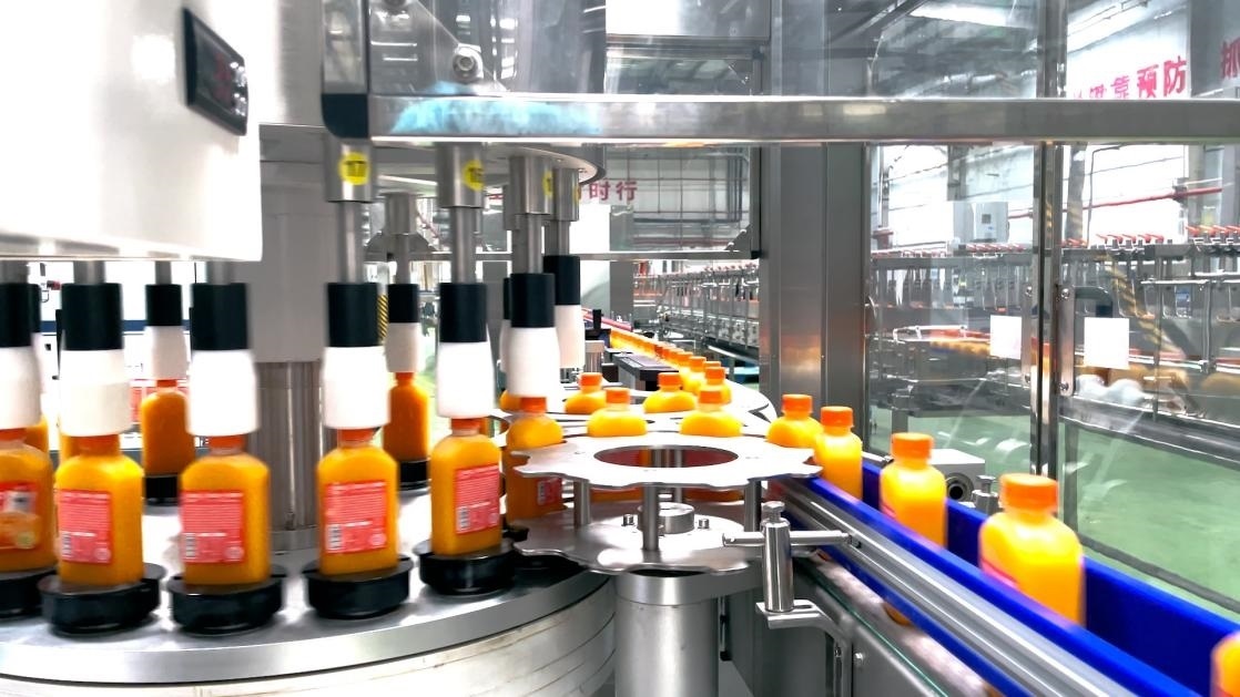 一輕食品（丹江口）產(chǎn)業(yè)園內(nèi)的桔汁飲料生產(chǎn)線。 受訪者供圖