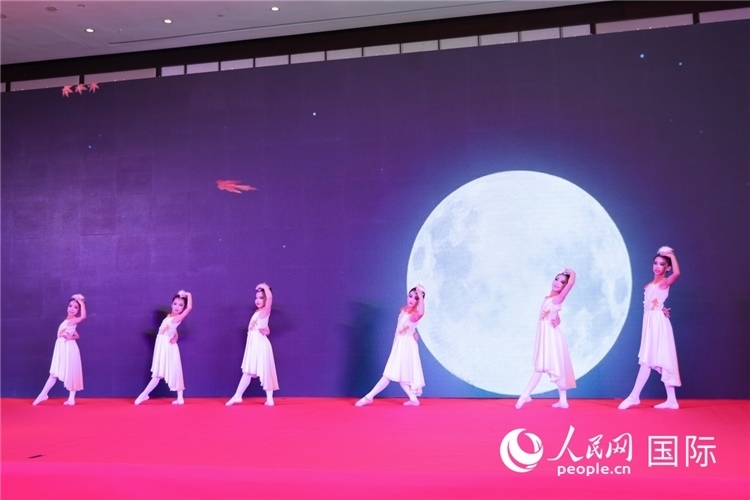 中國青少年歌舞表演。人民網(wǎng)記者任皓宇攝