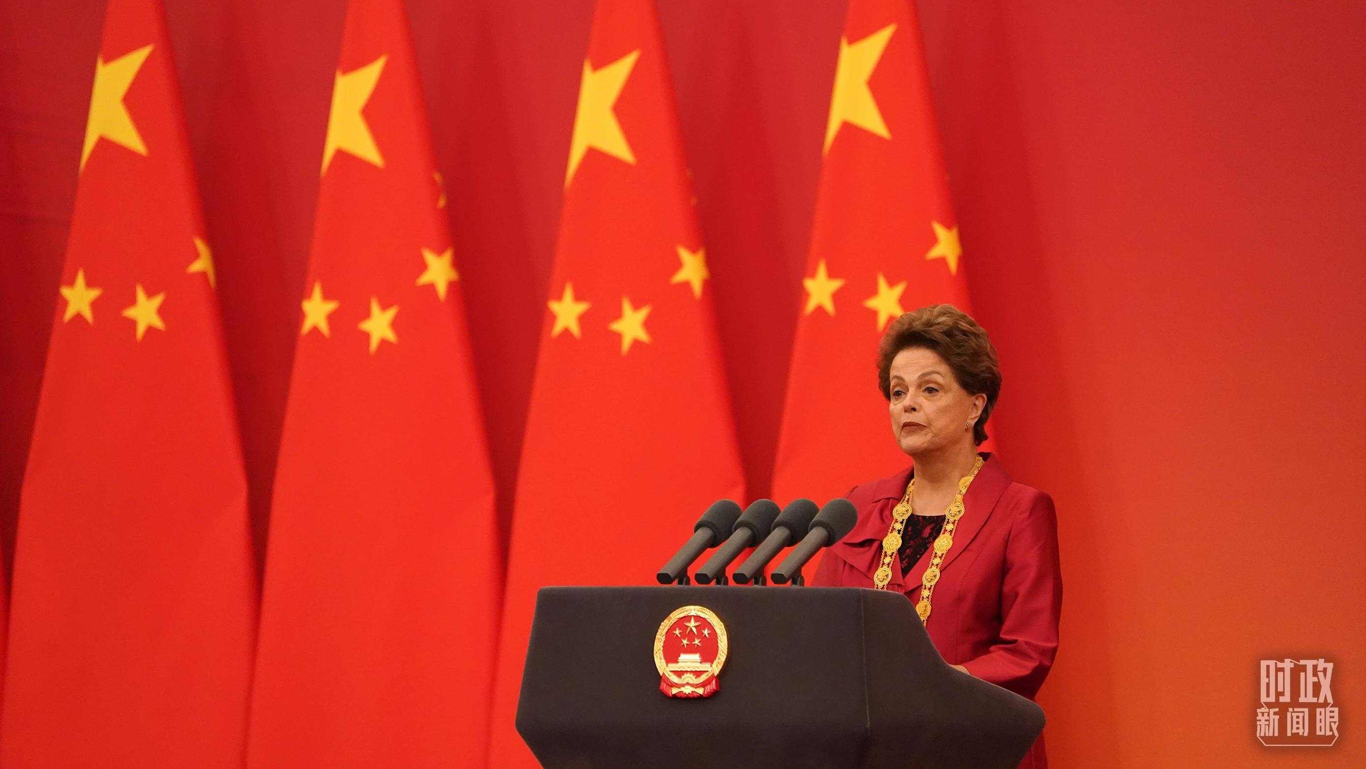 “友誼勛章”獲得者迪爾瑪·羅塞芙在頒授儀式上發(fā)言。（總臺(tái)記者李晉拍攝）