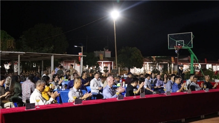 圖2-現(xiàn)場(chǎng)氣氛熱烈（孫千攝）