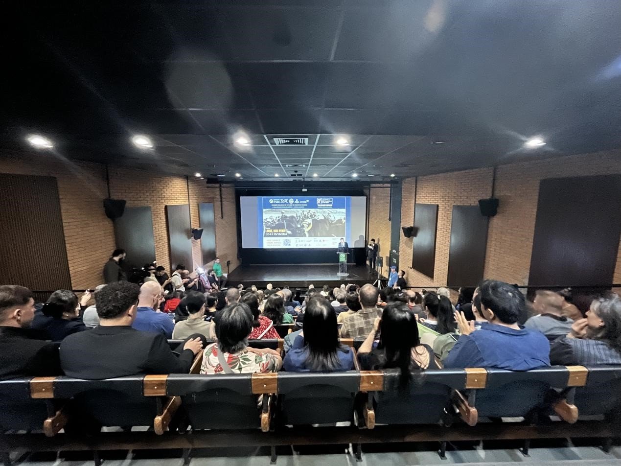 當(dāng)?shù)貢r(shí)間10月3日晚，由巴西圣保羅州立大學(xué)孔子學(xué)院舉辦的第九屆圣保羅中國(guó)電影展在圣保羅文化中心拉開(kāi)帷幕。巴西圣保羅州立大學(xué)孔子學(xué)院供圖