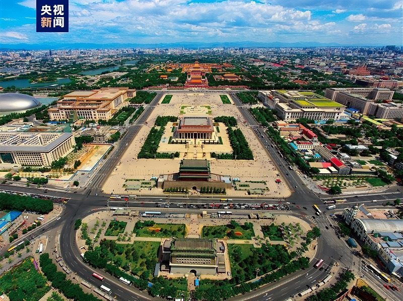 △全長7.8公里的北京中軸線上，分布有鐘鼓樓、景山、故宮等15處遺產(chǎn)構(gòu)成要素。