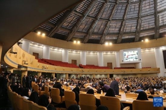 這是10月7日在伊朗首都德黑蘭拍攝的第七屆聲援巴勒斯坦兒童和青少年國(guó)際會(huì)議現(xiàn)場(chǎng)。新華社記者 沙達(dá)提 攝