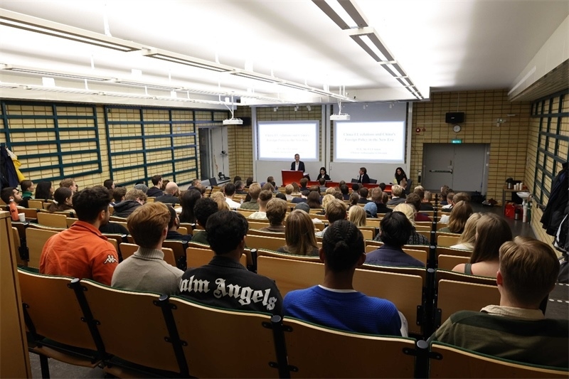 中國駐瑞典大使崔愛民訪問烏普薩拉大學(xué)并發(fā)表演講。中國駐瑞典大使館供圖