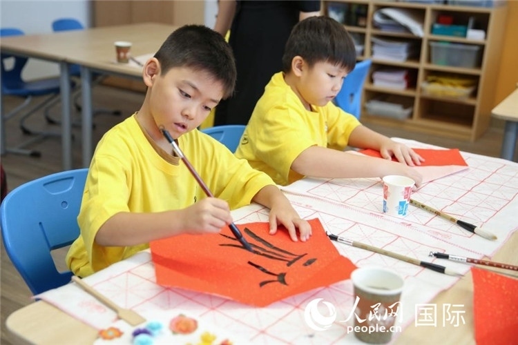 書(shū)法課。人民網(wǎng)中東中心分社塔里克·易卜拉欣攝