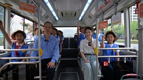 江蘇省太倉市總工會舉行“坐上勞?！畬＞€’跟著榜樣看太倉”直播活動。江蘇省總工會供圖