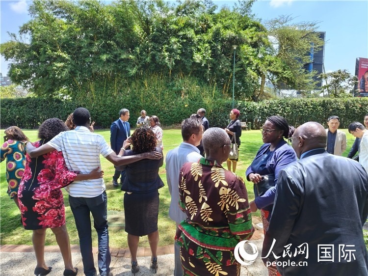 與會(huì)嘉賓在交流。陳哲攝