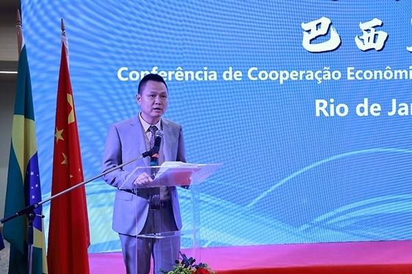 中國(guó)駐里約熱內(nèi)盧總領(lǐng)館副總領(lǐng)事王尉育在活動(dòng)現(xiàn)場(chǎng)致辭。人民網(wǎng)記者 陳海琪攝