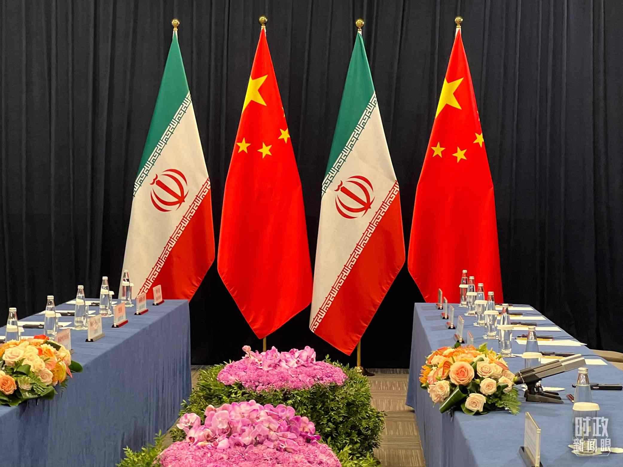 △ 中伊領(lǐng)導(dǎo)人會(huì)見(jiàn)開(kāi)始前的現(xiàn)場(chǎng)。（總臺(tái)央視記者楊新禹拍攝）