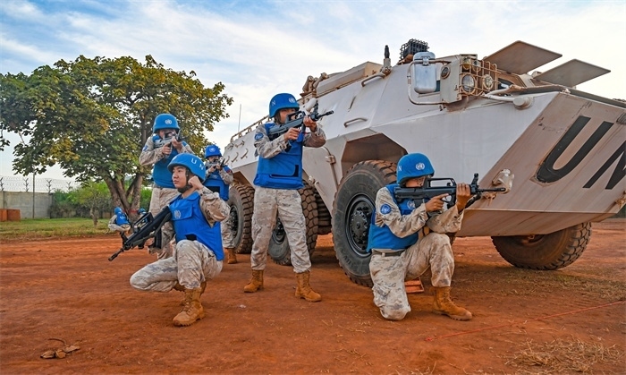 保持防衛(wèi)警戒。孫千攝