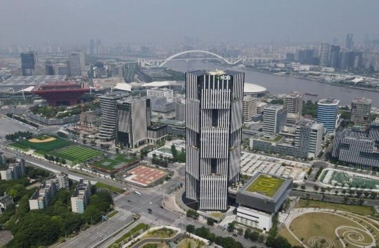 位于中國上海浦東新區(qū)世博園區(qū)的金磚國家新開發(fā)銀行總部大樓（2022年6月17日攝，無人機(jī)照片）。新華社記者方喆攝