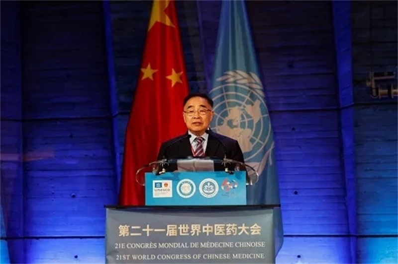 圖1：世界中聯(lián)副主席張伯禮院士致歡迎詞。世界中聯(lián)供圖