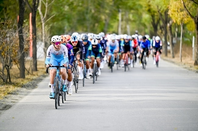 選手在比賽中展開激烈角逐。主辦方供圖