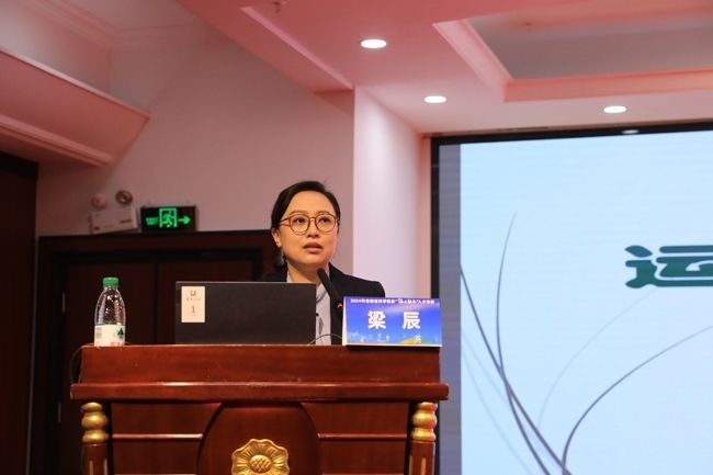 國(guó)家體育總局運(yùn)動(dòng)醫(yī)學(xué)研究所醫(yī)務(wù)監(jiān)督中心副主任、中國(guó)體育科學(xué)學(xué)會(huì)運(yùn)動(dòng)醫(yī)學(xué)分會(huì)副秘書長(zhǎng)梁辰授課。主辦方供圖