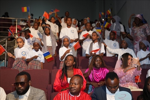 現(xiàn)場觀眾與決賽選手熱情互動。中國石油非洲公司供圖