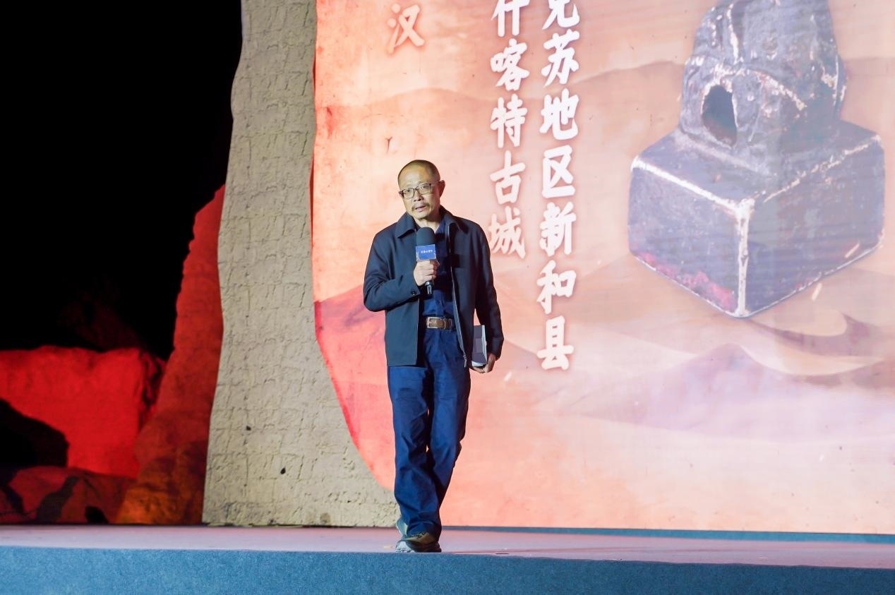 陳凌在“何以中國·五星出東方”網(wǎng)絡(luò)主題宣傳活動現(xiàn)場演講。人民視頻供圖