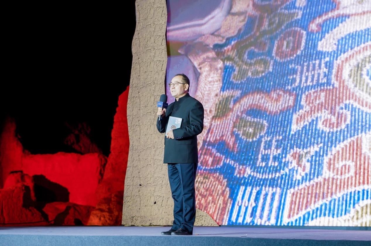 于志勇在“何以中國·五星出東方”網(wǎng)絡(luò)主題宣傳活動現(xiàn)場演講。人民視頻供圖