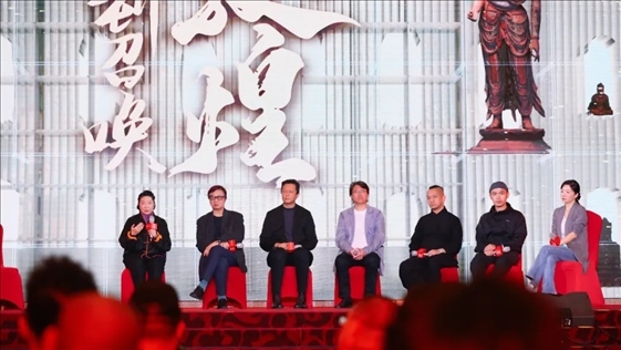 《受到召喚·敦煌》眾主創(chuàng)現(xiàn)場(chǎng)分享創(chuàng)作故事。主辦方供圖