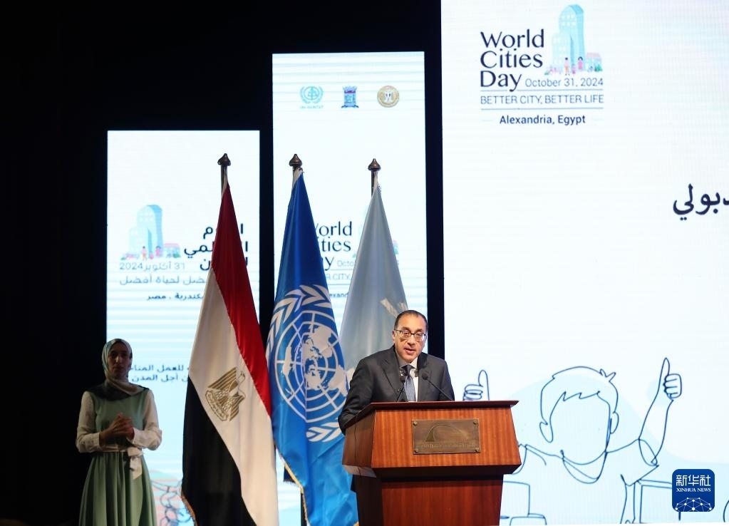 10月31日，在埃及亞歷山大，埃及總理馬德布利在活動上致辭。新華社記者 王東震 攝