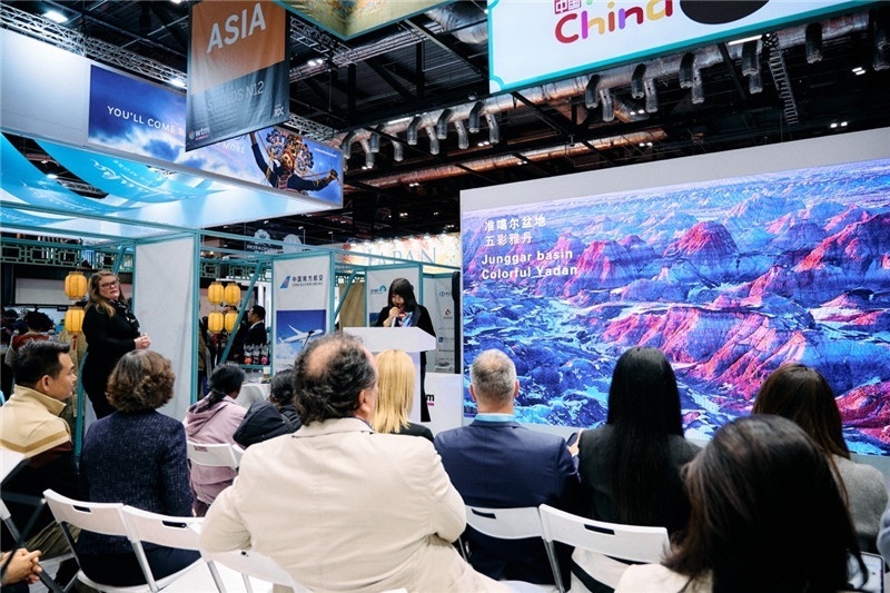  “中國館”新疆旅游推介會現(xiàn)場介紹。楊浩鵬攝