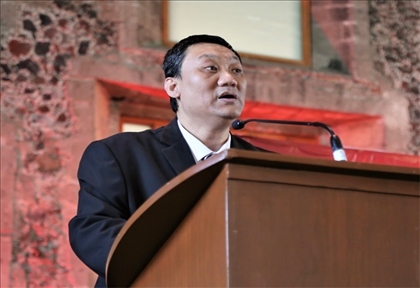 拉美分社負責人苗野主持慶?；顒印Ｖ鬓k方供圖