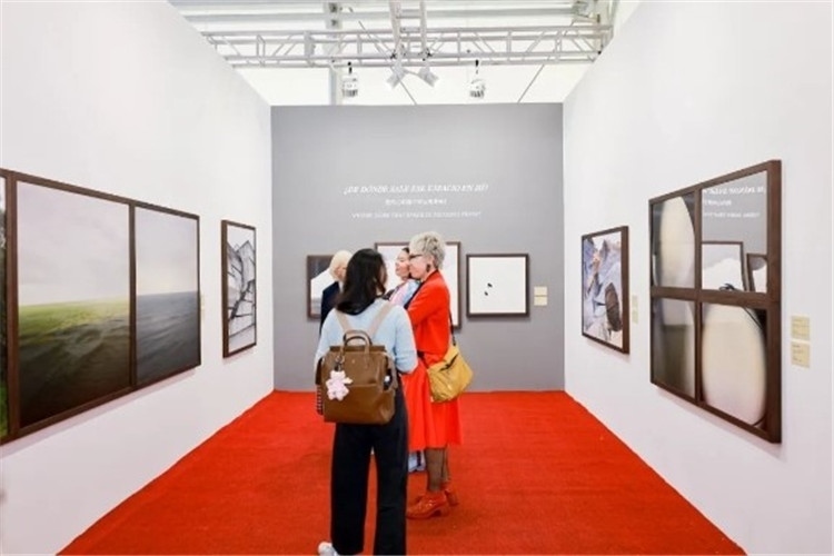 “我內(nèi)心的那個空從哪里來？從波濤、云朵和勇氣”西岸藝博會展覽現(xiàn)場 圖片由主辦方提供