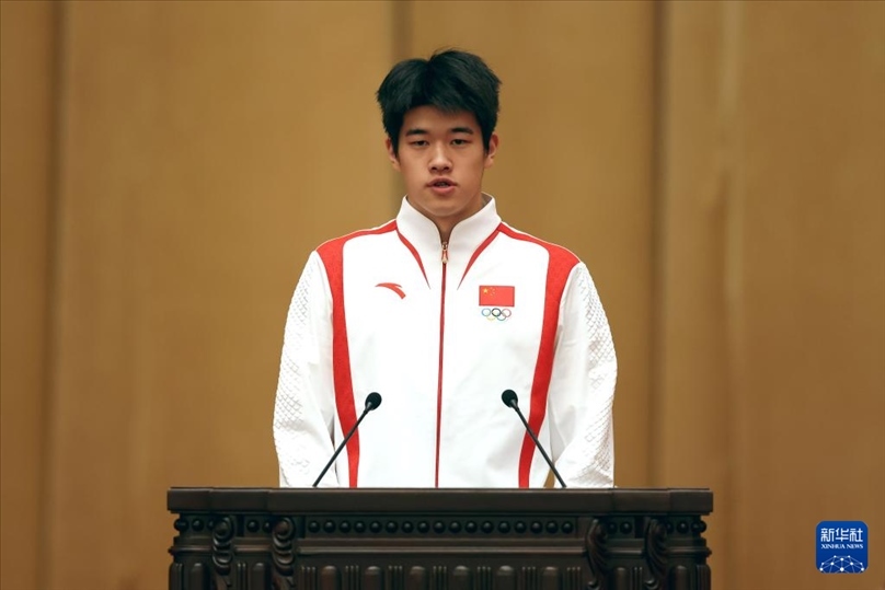 11月15日，游泳運動員潘展樂在報告會上發(fā)言。新華社記者 李明 攝