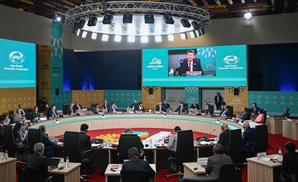 當(dāng)?shù)貢r間11月16日上午，亞太經(jīng)合組織第三十一次領(lǐng)導(dǎo)人非正式會議在秘魯利馬會議中心舉行。國家主席習(xí)近平出席會議并發(fā)表題為《共擔(dān)時代責(zé)任 共促亞太發(fā)展》的重要講話。新華社記者 謝環(huán)馳 攝