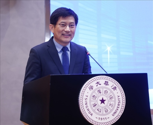 清華大學(xué)國(guó)家治理研究院執(zhí)行院長(zhǎng)、清華大學(xué)計(jì)算社會(huì)科學(xué)與國(guó)家治理實(shí)驗(yàn)室執(zhí)行主任孟慶國(guó)教授演講。供圖單位：清華大學(xué)國(guó)家治理研究院