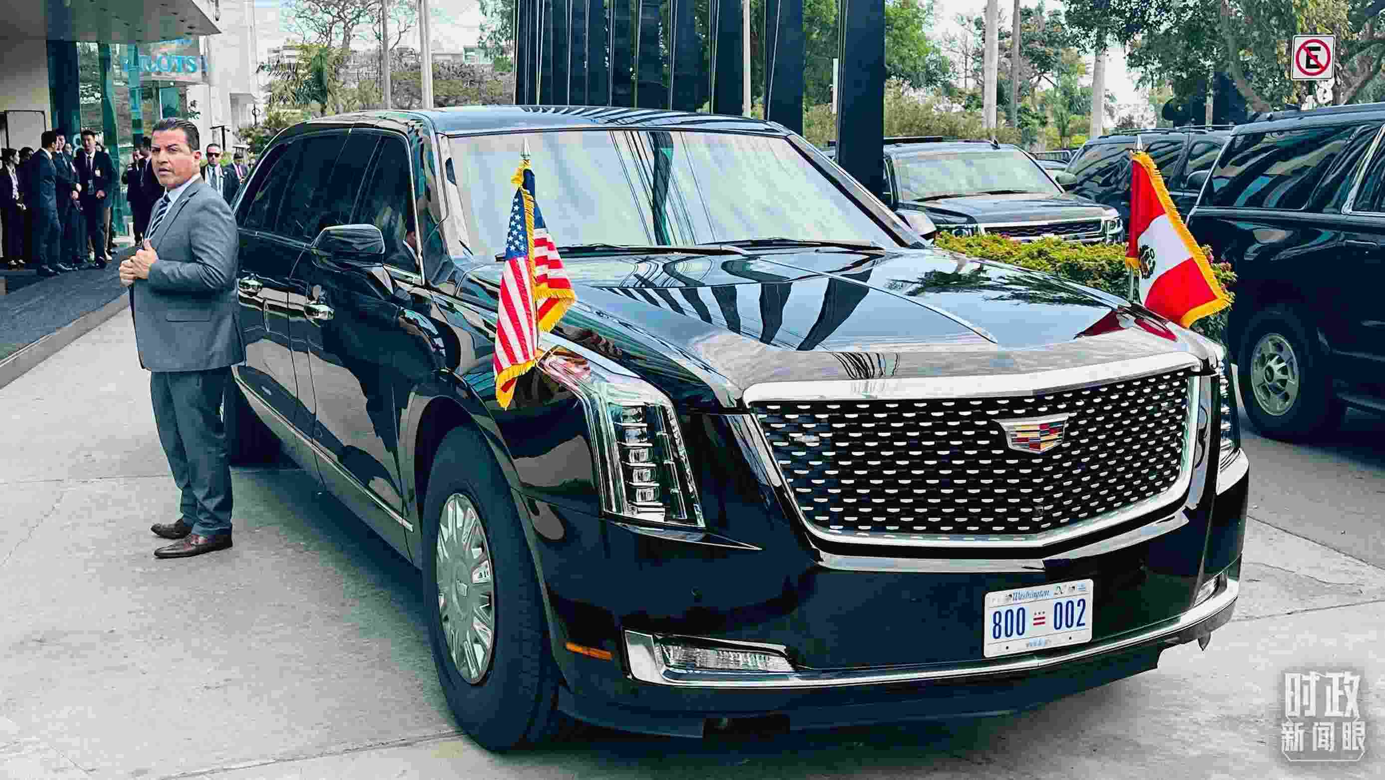 美國總統(tǒng)拜登乘車抵達(dá)中美元首會晤現(xiàn)場。（總臺央視記者范一鳴拍攝）