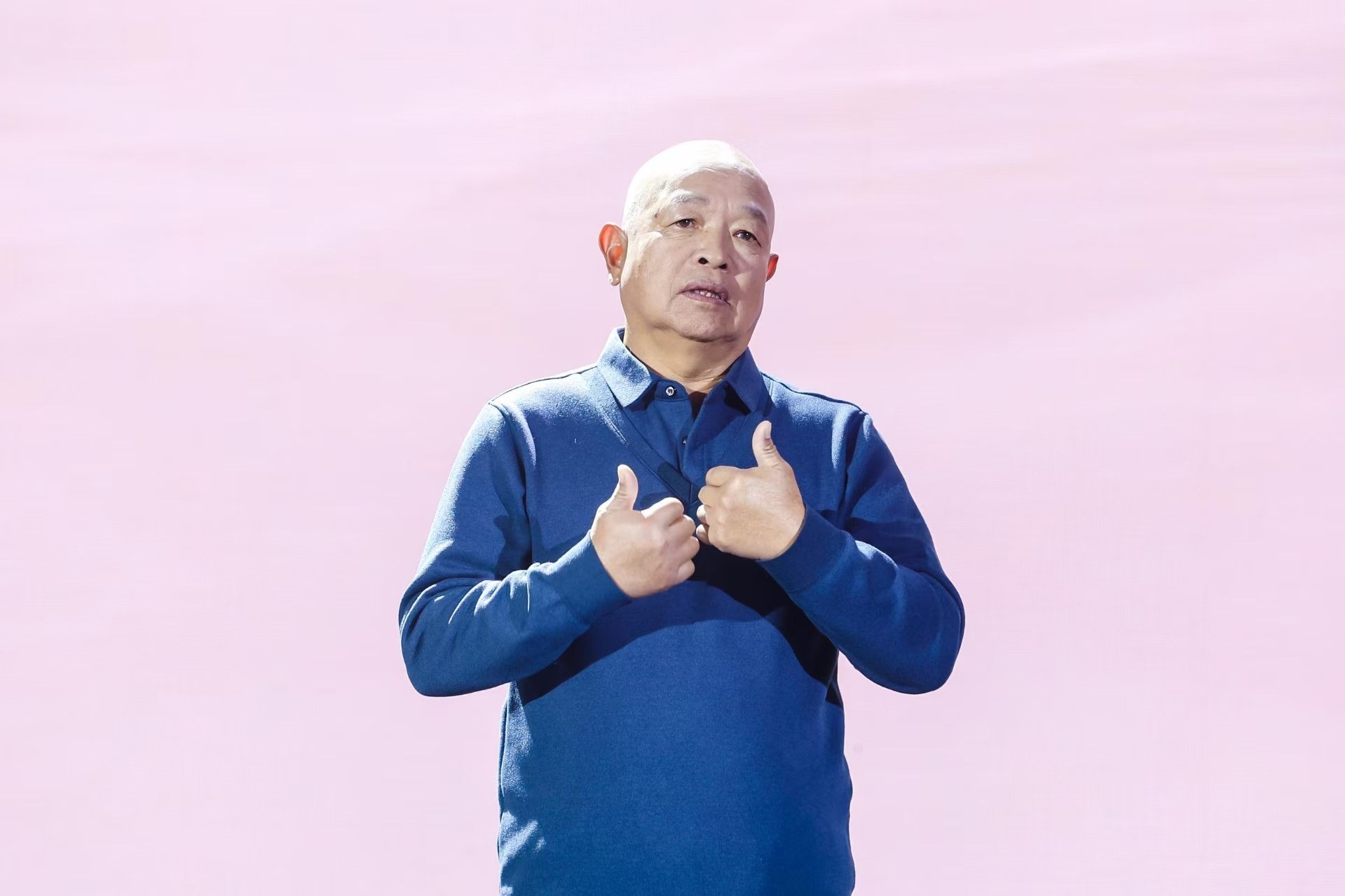 “山東好人”、煙臺市無聲洗車場經(jīng)理柳興濤。人民視頻供圖。