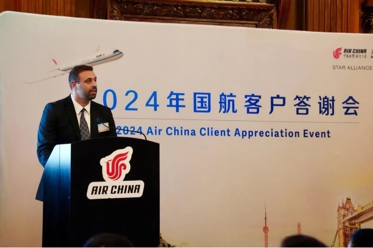 英國48家集團俱樂部主席杰克·佩里發(fā)表致辭。吳若鳴攝