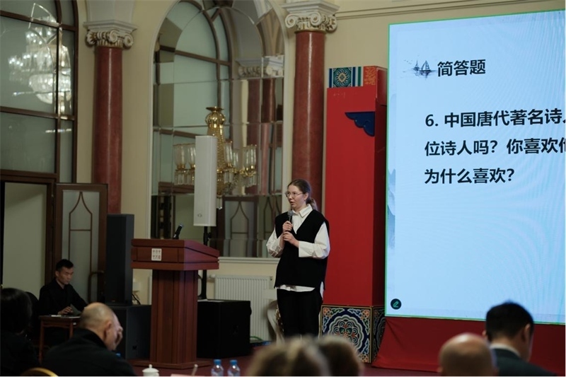參賽選手現(xiàn)場答題。 俄羅斯國立人文大學孔子學院供圖