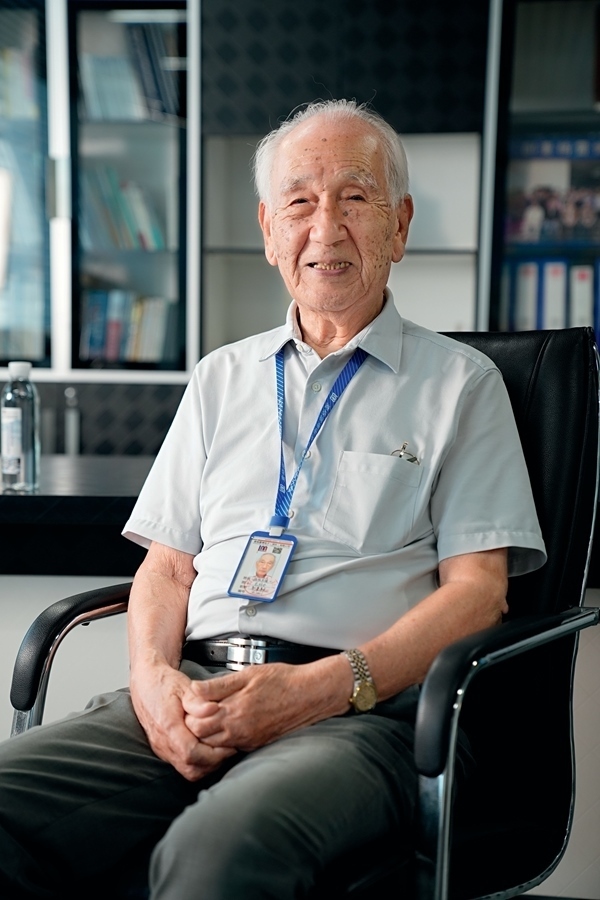 2024年8月，佐佐木俊一在深圳接受本刊記者采訪。